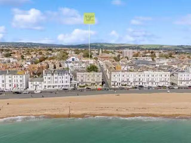 Charming 2 BA 3 bedroom flat for rent in Marine Parade, Worthi.