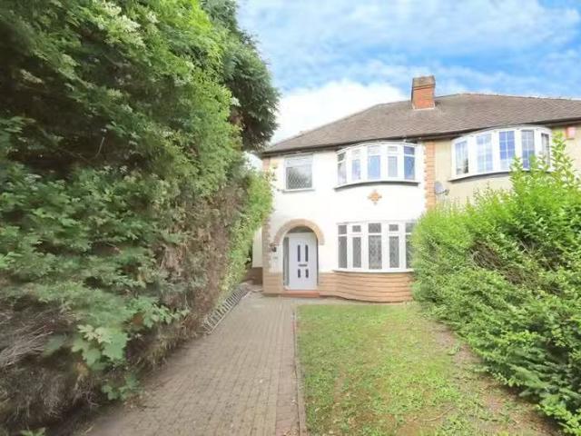 Deal! 2 BA 3 bedroom house for rent in Sedgley Road, Dudley, W.