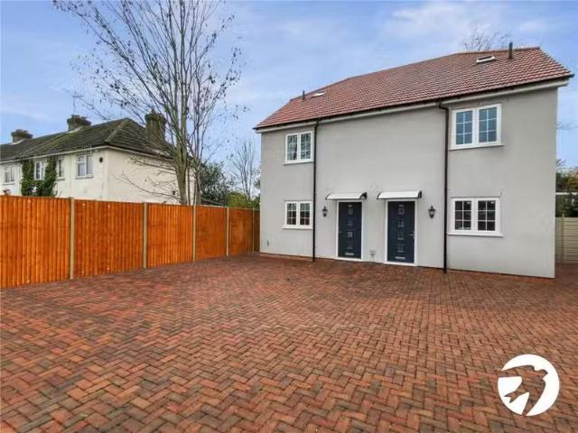 For Rent! 2 BA 3 bedroom semi detached house for rent in Teal.