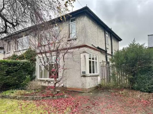 Charming 2 BA 3 bedroom semi detached house for rent in Beecht.