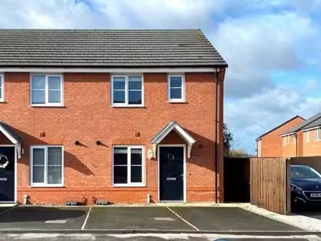 Unique 2 BA 3 bedroom semi detached house for rent in Broad St.