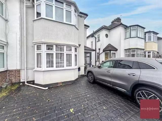 For Rent! 2 BA 3 bedroom semi detached house for rent in Denve.
