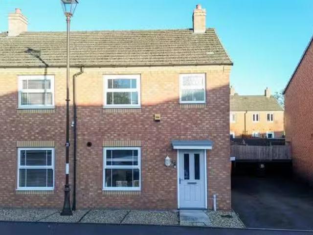 For Rent! 2 BA 3 bedroom semi detached house for rent in Griff.