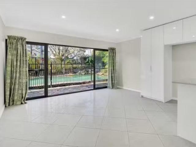 Charming 2 Ballina Avenue, KILLARNEY HEIGHTS House for rent L.