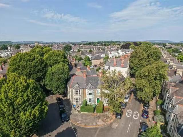Cheap 2 bedroom apartment for rent in Talbot Place, Pontcanna.