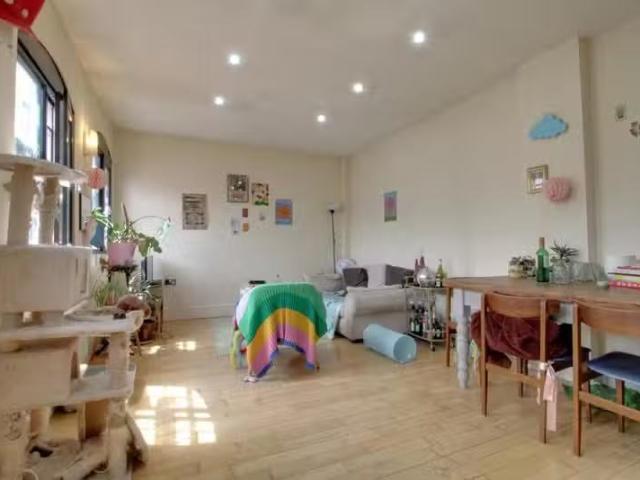 Unique 2 bedroom apartment for rent in Tenby Street, Jewellery.