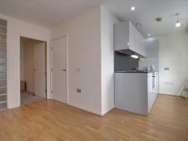 Nice 2 bedroom apartment for rent in Brindley House, 101 Newha.