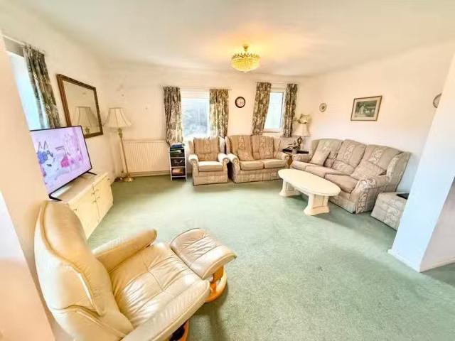 Rental! 2 bedroom apartment for rent in Christchurch Road, Bou.