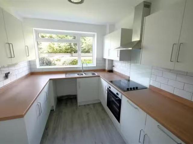 Just in! 2 bedroom apartment for rent in Downview Road, Worthi.