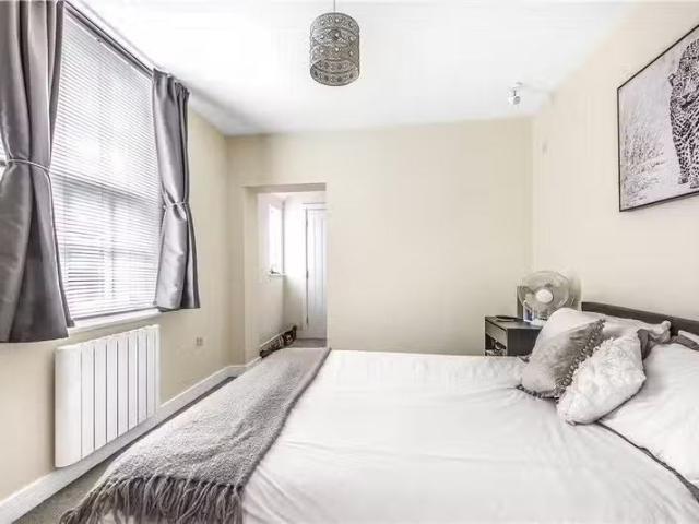 Deal! 2 bedroom apartment for rent in Hendford Springs, Yeovil.