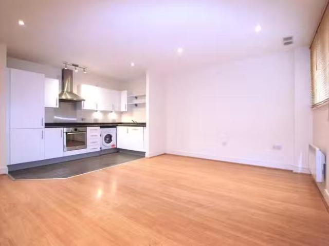 Just in! 2 bedroom apartment for rent in Lait House, 1 Albemar.