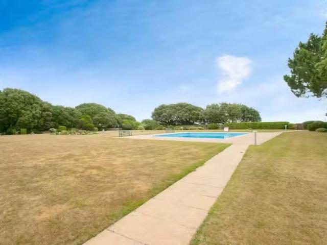 For Rent! 2 bedroom apartment for rent in Manor Road, East Cli.