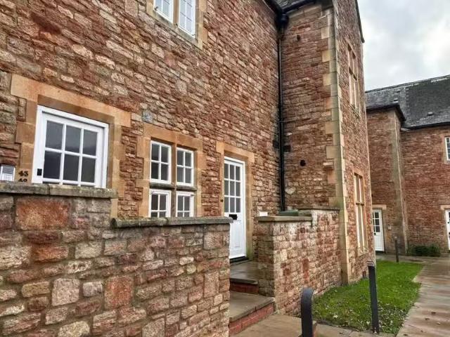 Deal! 2 bedroom apartment for rent in South Horrington Village.