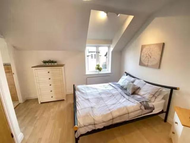Rental! 2 bedroom apartment for rent in St. Olave Street, Ches.