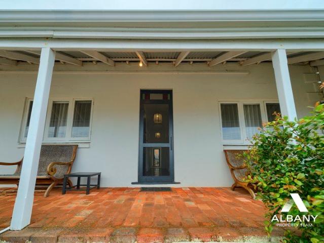 Unique 2 bedroom Character Unit in the Heart of Albany