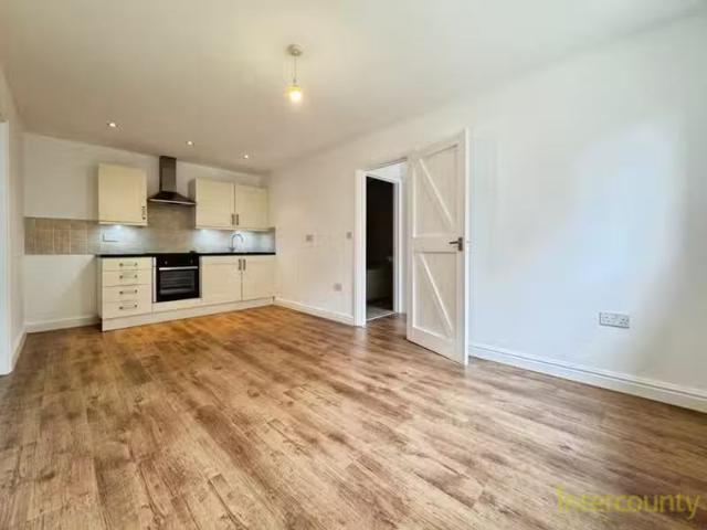 Cheap 2 bedroom detached house for rent in Burton End, Stanste.