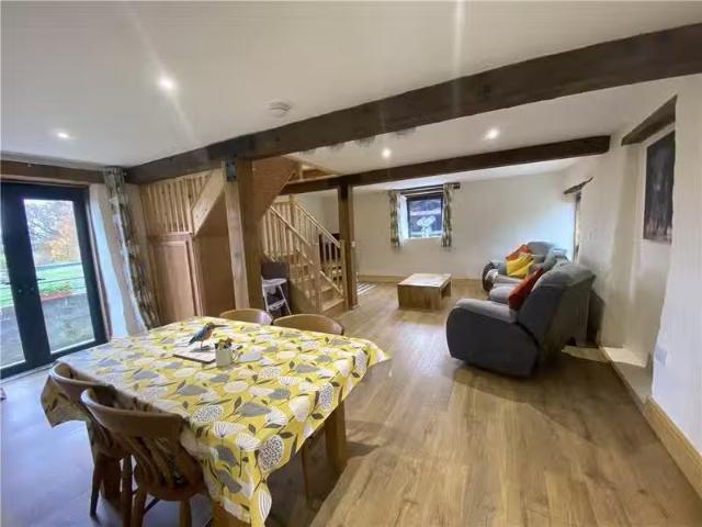 For Rent! 2 bedroom detached house for rent in Sutton Bingham.