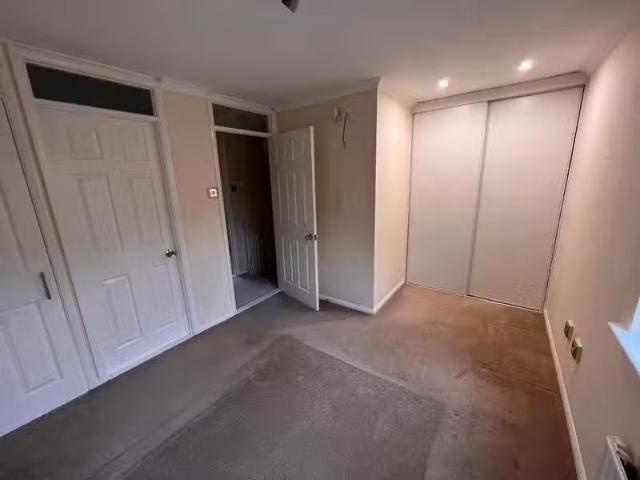 Rental! 2 bedroom end of terrace house for rent in Coburg Plac.