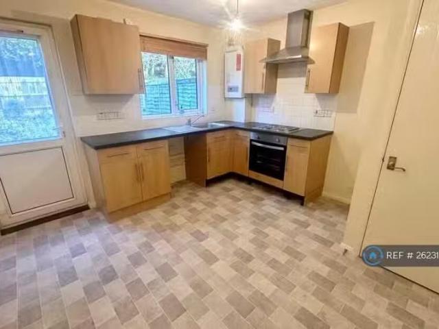 New 2 bedroom end of terrace house for rent in Victoria Garden.