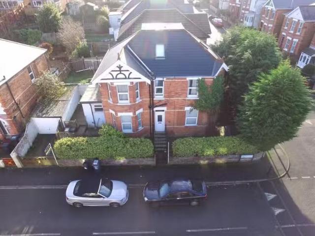 New 2 bedroom flat for rent in GARDEN FLAT Green Road, Charmin.