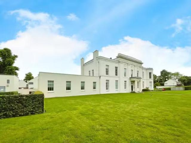 For Rent! 2 bedroom flat for rent in Greenbank Hall, Eaton Roa.