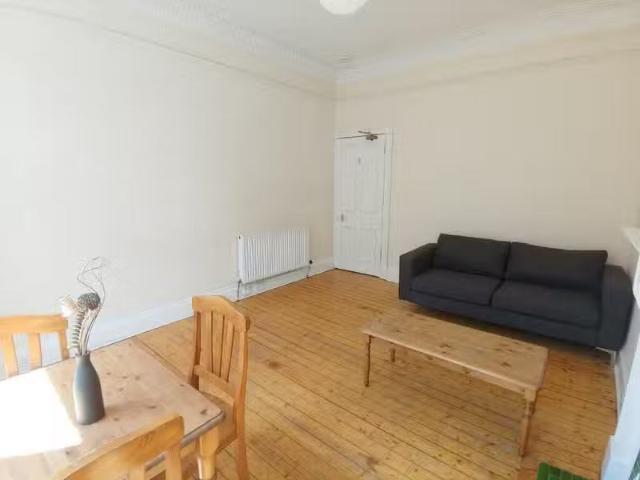 Cozy 2 bedroom flat for rent in Dalmeny Street, Leith, Edinbur.