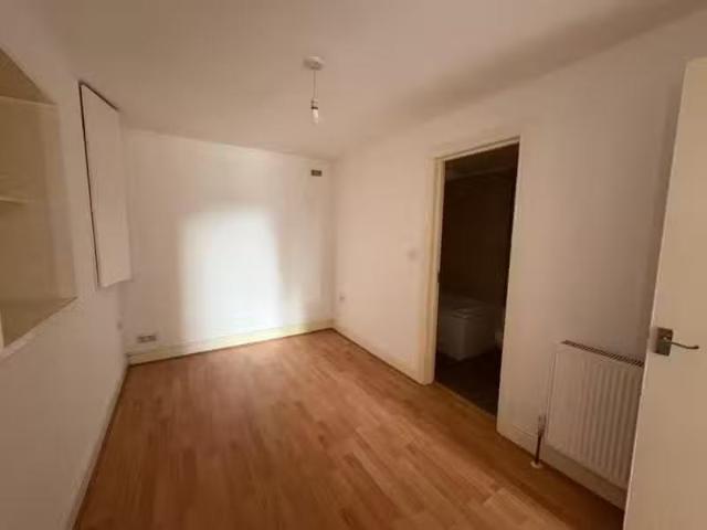 Cheap 2 bedroom flat for rent in Mayfield Road, South Croydon.