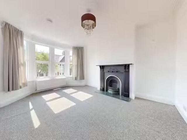 For Rent! 2 bedroom flat for rent in Pen Y Lan Terrace, Pen y.