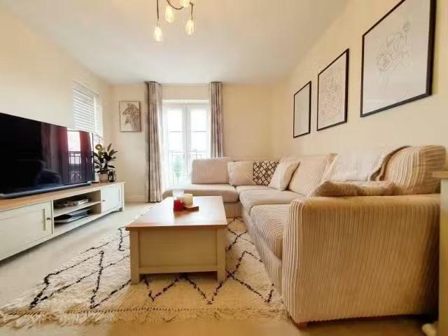 Cozy 2 bedroom flat for rent in Rumbush Lane, partens Heath, S.