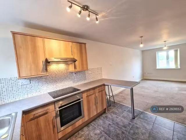 Cozy 2 bedroom flat for rent in Watling Street, Two Gates, Tam.