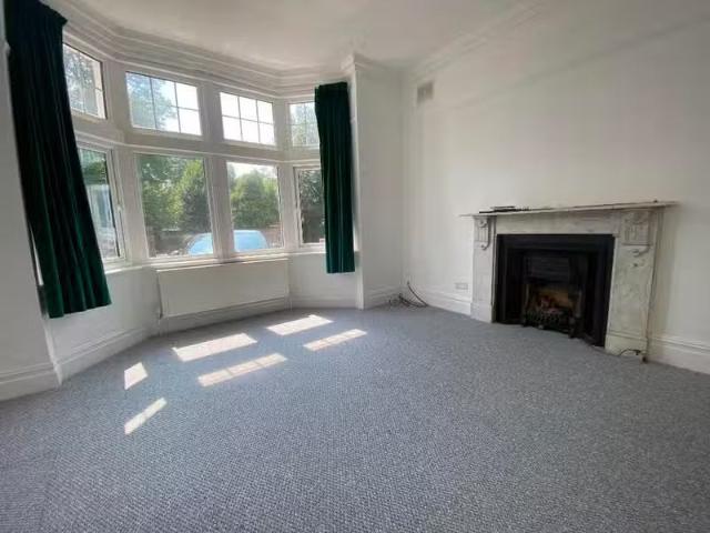 Rental! 2 bedroom flat for rent in Vicarage Drive, Eastbourne.