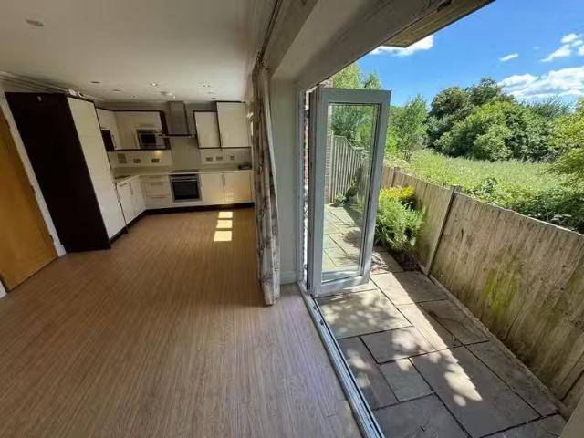 Cheap 2 bedroom ground floor flat for rent in Bluebridge Road.