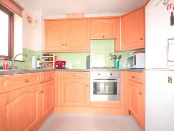 Nice 2 bedroom ground floor flat for rent in Warley Hill, Bren.