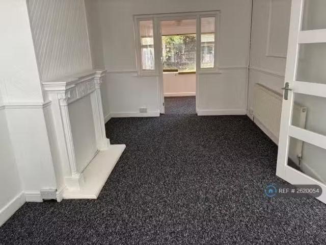 Nice 2 bedroom semi detached house for rent in Durley Dean Roa.