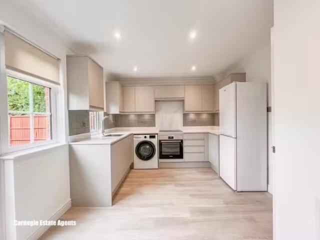 Just in! 2 bedroom semi detached house for rent in Longcroft G.