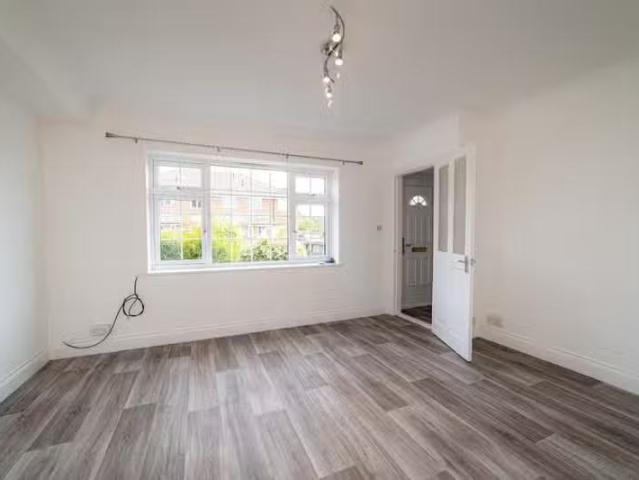 Unique 2 bedroom semi detached house for rent in The Elms, Her.