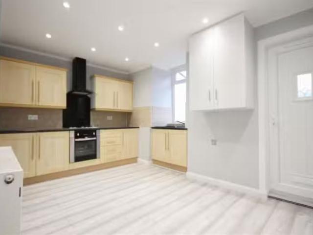 Deal! 2 bedroom terraced house for rent in Manchester Road, Ha.