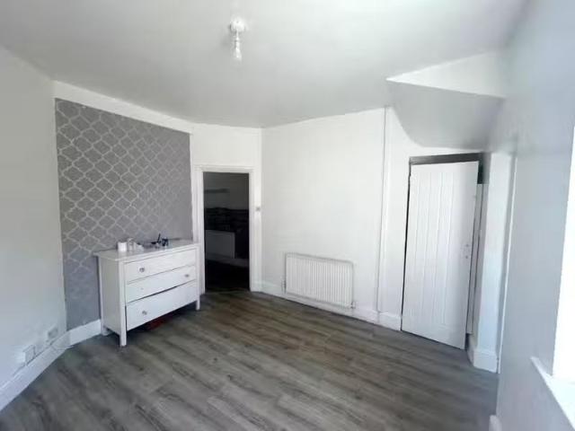 Nice 2 bedroom terraced house for rent in North Clive Street.