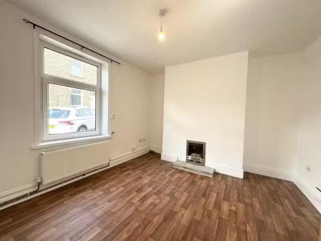 Charming 2 bedroom terraced house for rent in Eagle Street, Ke.