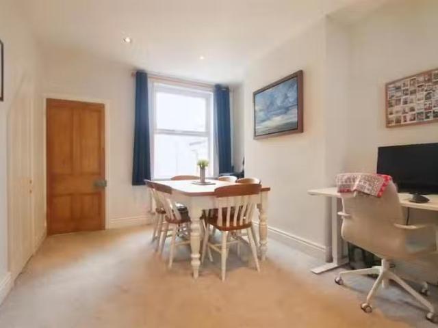 Nice 2 bedroom terraced house for rent in Gordon Road, Harborn.