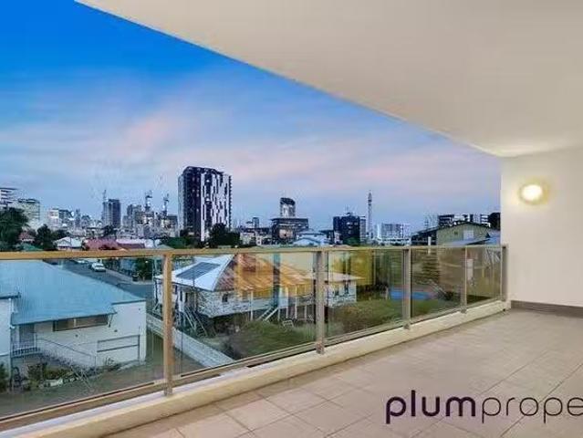 Just in! 2 BR 402/26 Mollison Street, South Brisbane, QLD 4101