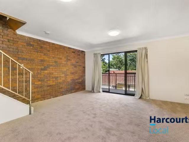 Cozy 2 BR 4/15 Burton Street, INDOOROOPILLY, QLD 4068 Unit f.