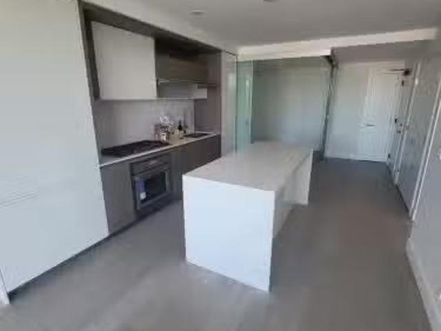 Nice 2 BR 417 1342 Johnston Road, White Rock, BC, V4B 0C7 le.