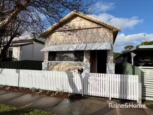 Cheap 2 BR 41 Mounter Street, MAYFIELD EAST House for rent Li.
