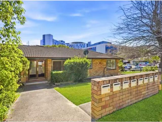 Just in! 2 BR 4/22 24 Sinclair Street, GOSFORD Apartment for r.