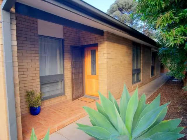 Deal! 2 BR 4/4 Nellie Avenue, Mitchell Park Apartment for rent.