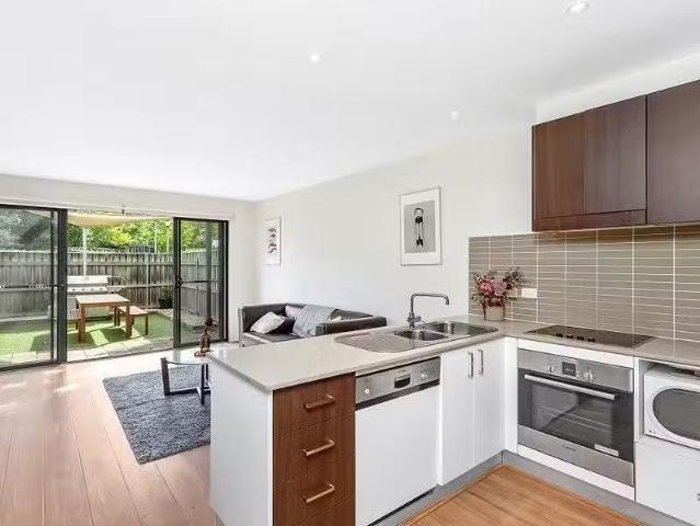 New 2 BR 45/193 Mouat Street, Lyneham Townhouse for rent List.