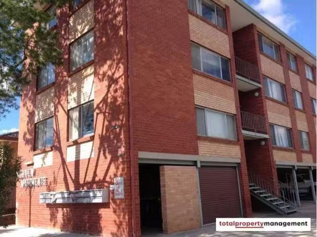 Cozy 2 BR 4/67 Macquoid Street, QUEANBEYAN Apartment for rent.