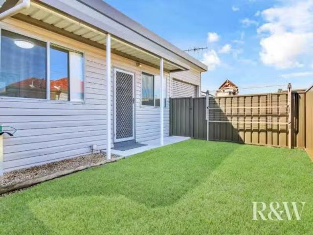 Nice 2 BR 46A Bennett Road, Colyton Apartment for rent Listed.