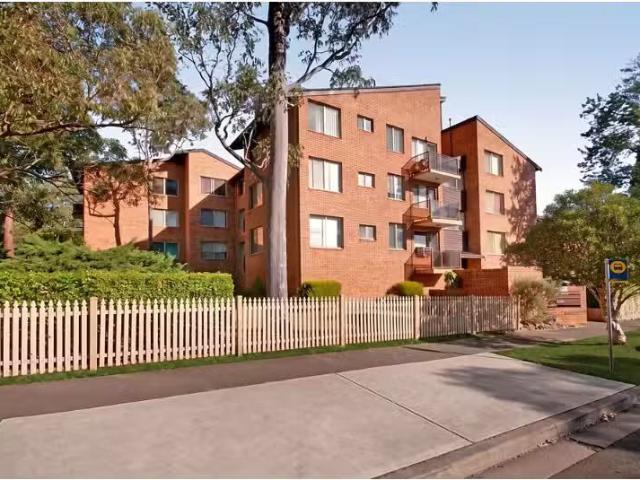 Nice 2 BR 4/9 13 Castle Street, North Parramatta House for ren.